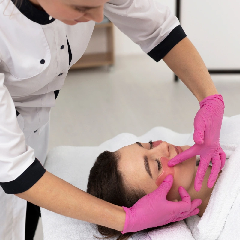 إزالة فعالة للهالات السوداء في عيادة الليزر.