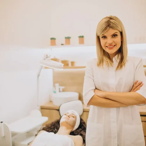 علاجات التجميل الاحترافية في عيادة الليزر – طريقك إلى مظهر متألق. العلاجات التجميلية في عيادة الليزر للجمال الطبيعي.